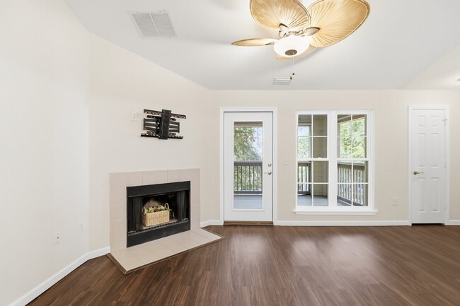 Photo - "Discover Coastal Comfort: Spacious 2-Bed, 2-Bath Condo at Summer House, Hilton Head Island!" Unit Apt. J35