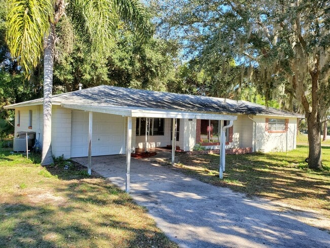 2.2 Hardwood floors -corner lot -Eustis $1500 - 2.2 Hardwood floors -corner lot -Eustis $1500 House