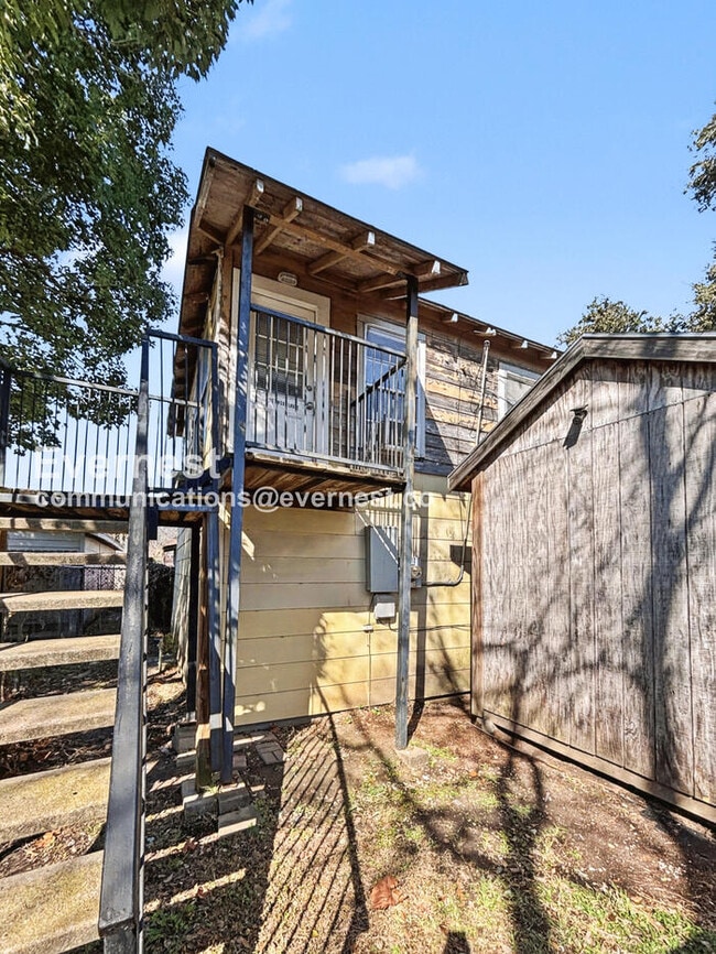 Photo - 203 W Lobit Ave