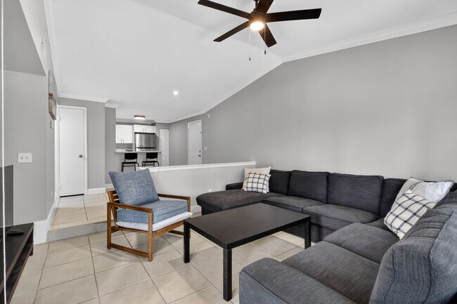 Photo - 1740 Palm Cove Blvd Unidad 4-307