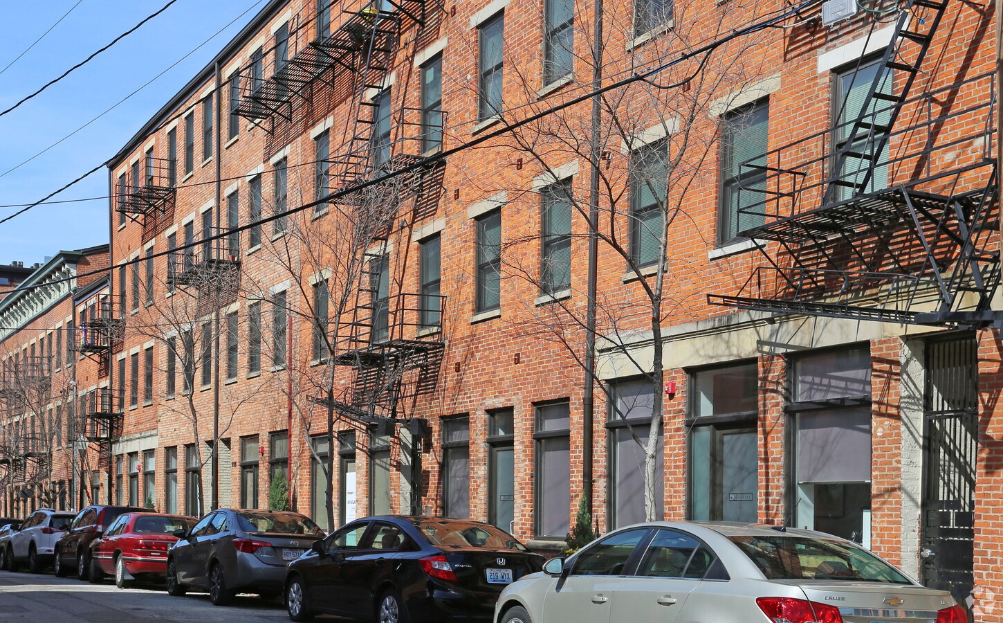Broadway Square - Broadway Square Apartments