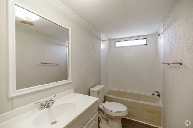 Building Photo - 1211 Old Bishop Rd Rental