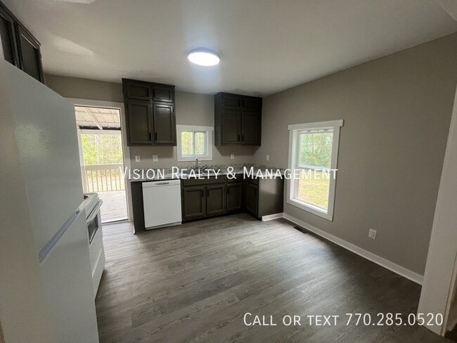 Photo - 137 Red Oak Dr