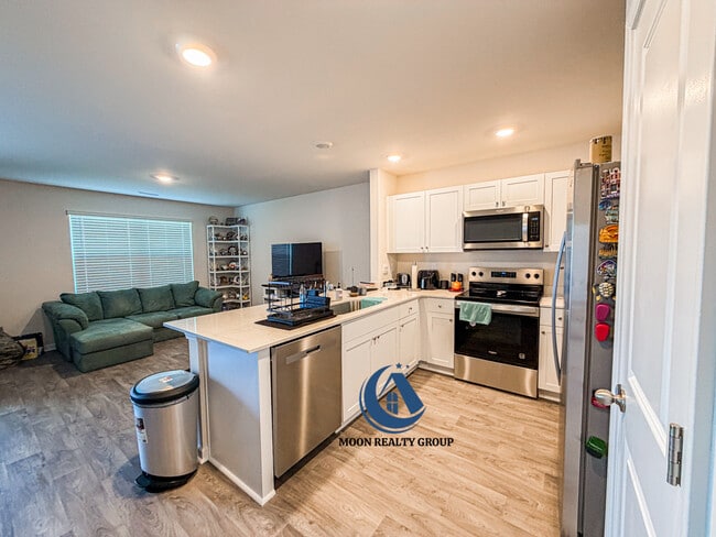 Photo - 119 Seymour Vlg Dr