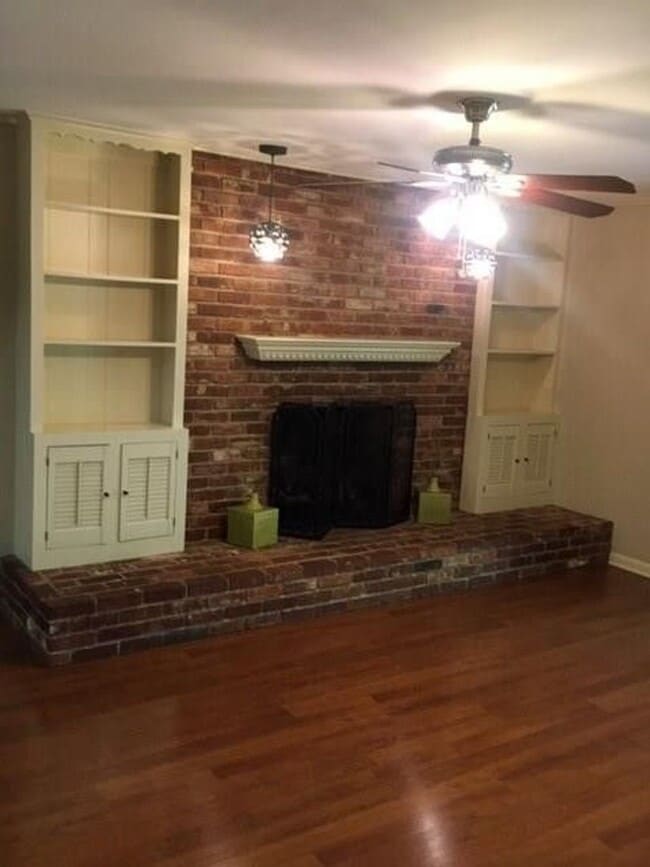 1107 Lancaster Dr