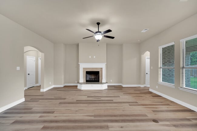 Photo - 437 Whispering Willow Dr