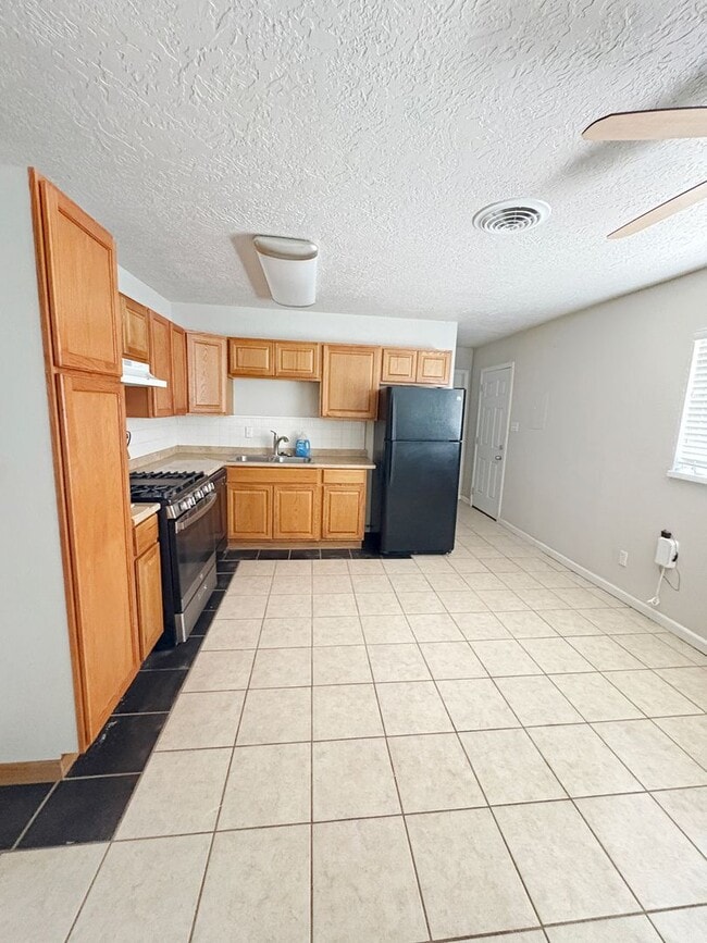 Photo - 907 W Coal Ave