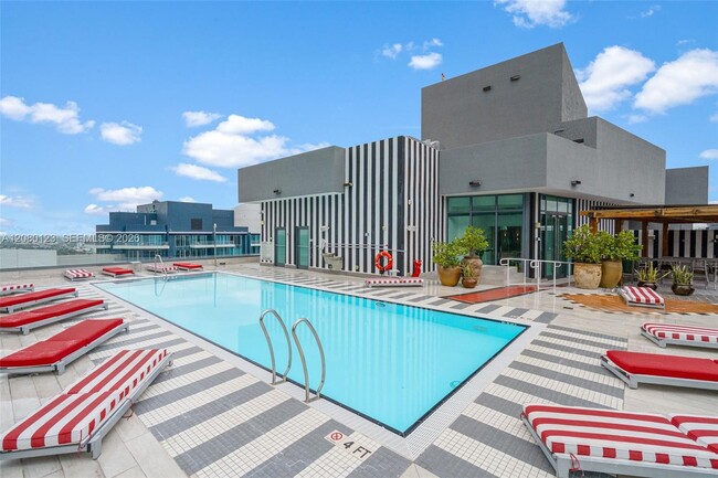 Building Photo - 1300 S Miami Ave Unit PH5209