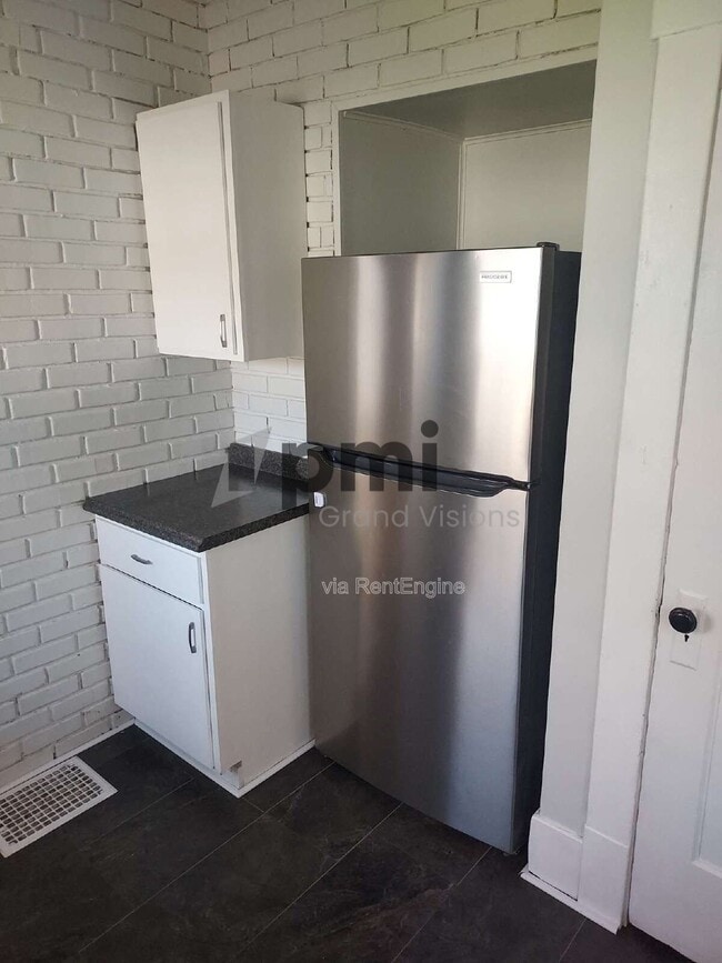 Photo - 1824 E Clay St