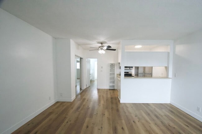 Photo - 10847 Kling St Unidad 03