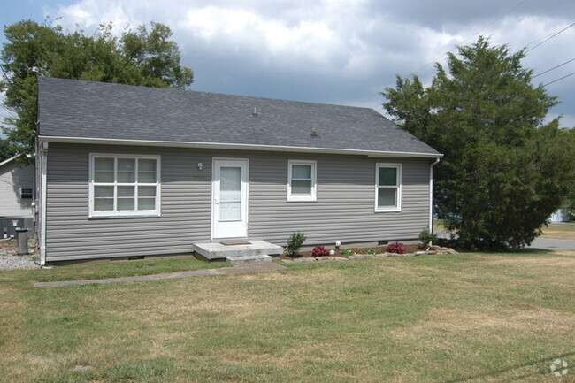 Building Photo - Cottage On The Edge of The Nations! 4 BR /... Rental