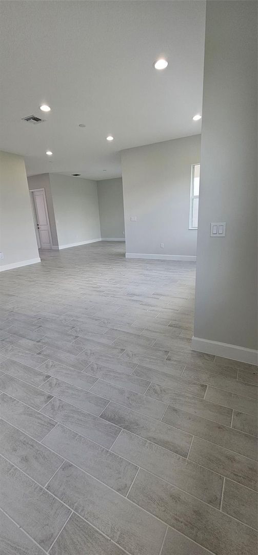 Photo - 5461 Empire Dr