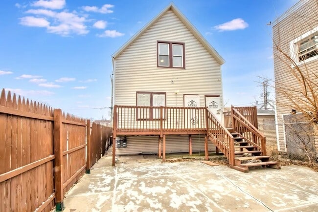 Building Photo - 5005 W Chicago Ave Unit 5005 West Chicago Ave