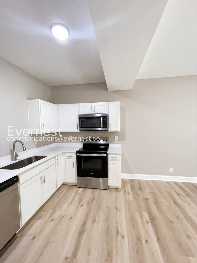 Photo - Limited Time Special Offer / Spacious Townhome with Modern Amenities / 2 Beds 2.5 Baths / Availab...
