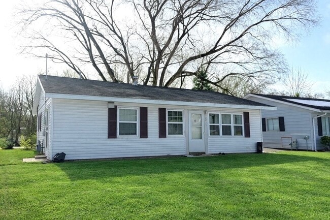 Building Photo - 2015 Southwood Dr