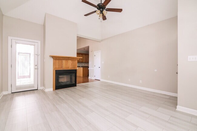 Photo - 407 Westminster Dr