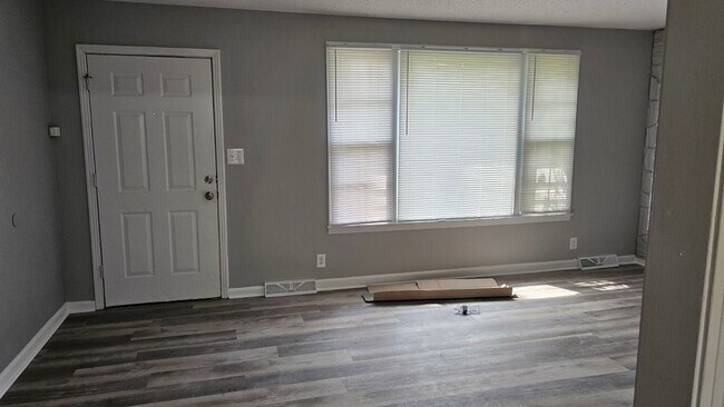 Photo - 4 Bedroom 1.5 Bath near Dover Rd!