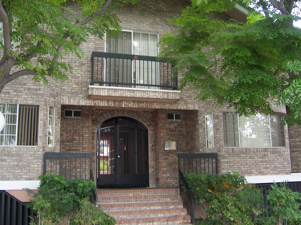 Photo - 147 W Acacia Ave