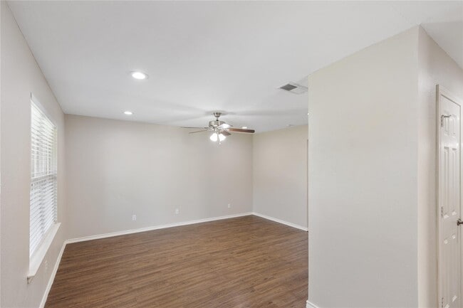 Photo - 614 Cambridge Dr