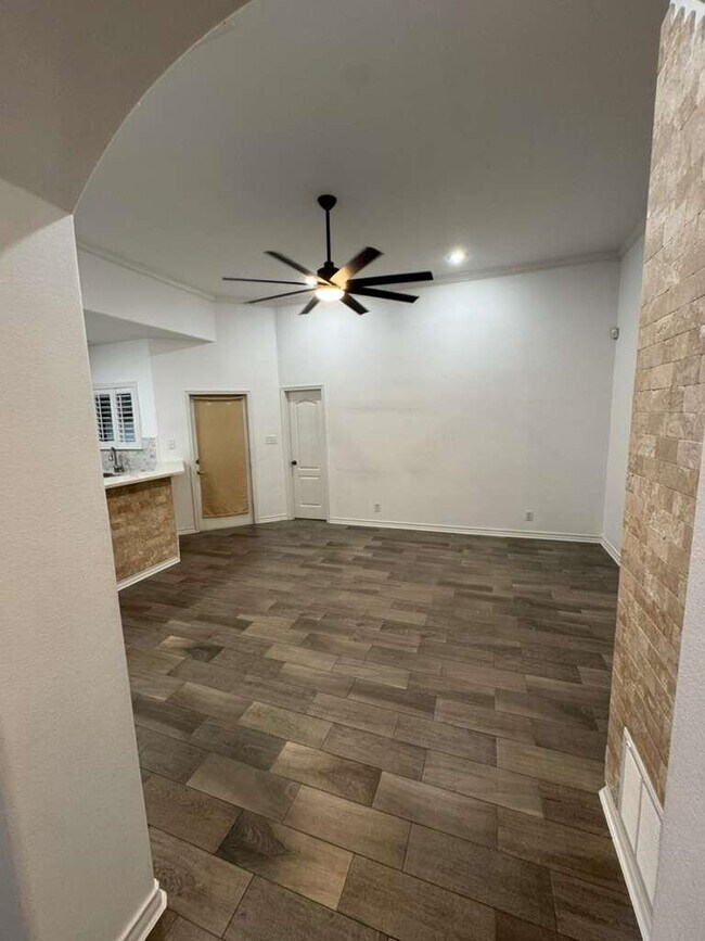 Photo - 2064 Lima Loop