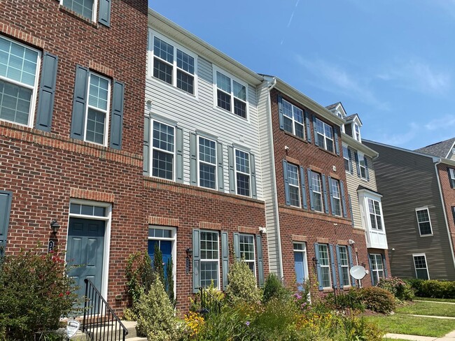 Gorgeous 3 Bedroom Townhome in Silver Spring! - Gorgeous 3 Bedroom Townhome in Silver Spring!