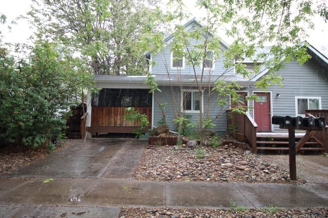 Building Photo - 705 E 6th St Unit 2