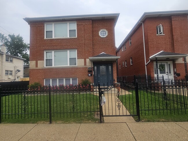 Building Photo - 6601 W Cornelia Ave Unit Garden