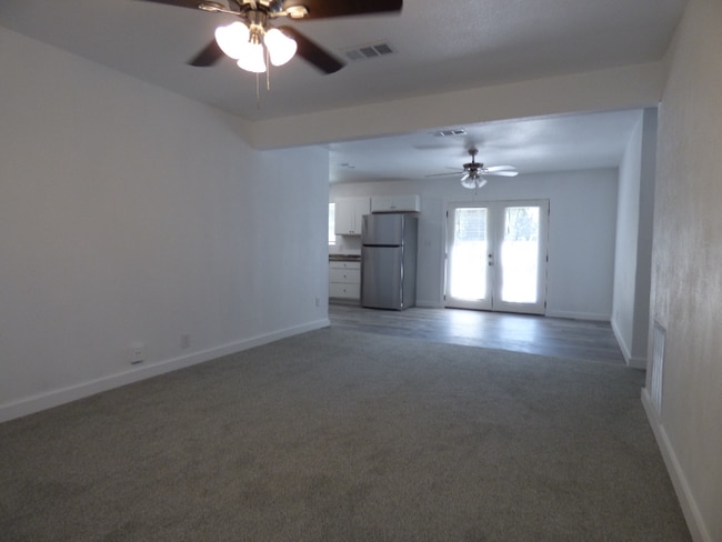 Photo - 901 Rein Ave