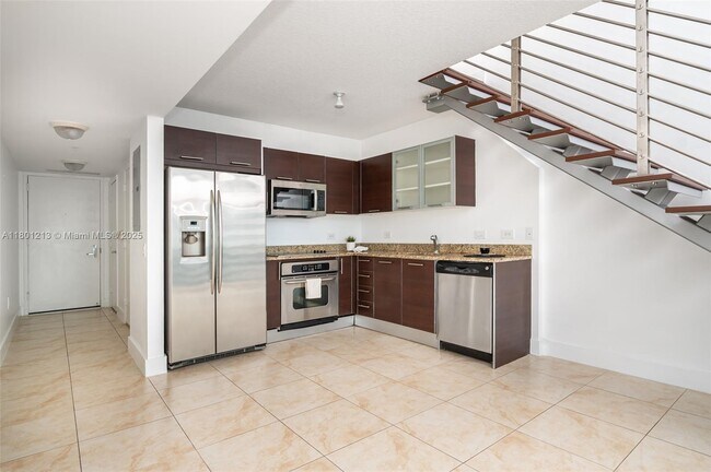 Photo - 41 SE 5th St Unidad 1815 Rental