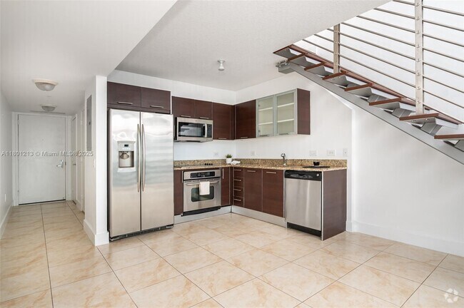 Building Photo - 41 SE 5th St Unit 1815 Rental
