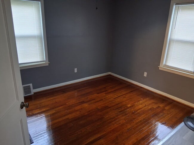 Photo - 7550 Memorial St