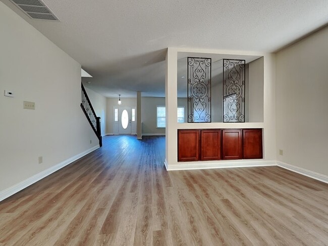 Photo - 915 Brookstone Dr