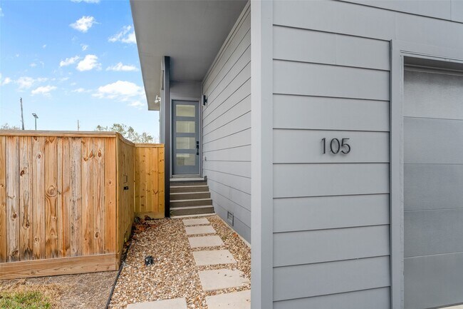 Photo - 105 Tolima Dove St