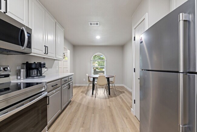 Photo - 1910 N Floyd Rd Unidad 1910