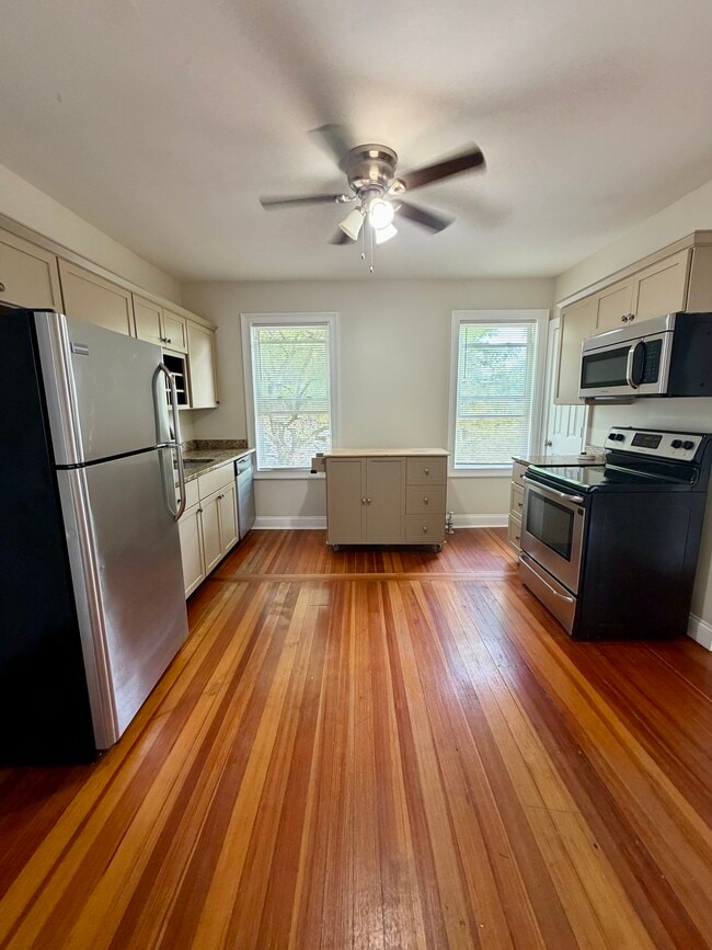 Photo - 1032 Hope St