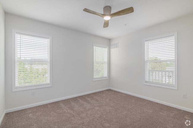 2BR, 2BA - 1,095SF - Bedroom
