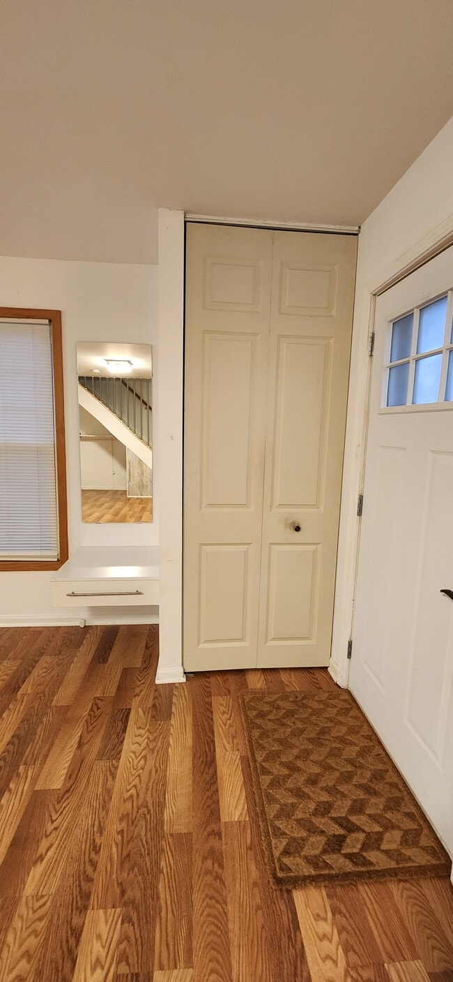 Photo - 319 Farmingdale Cir