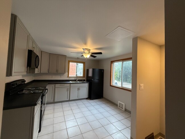 Photo - 15 Alcona Ave Unit B