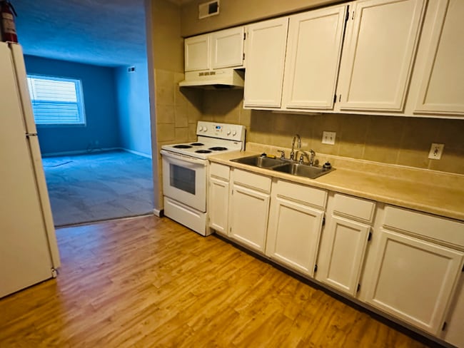 Photo - 1392 Summit St