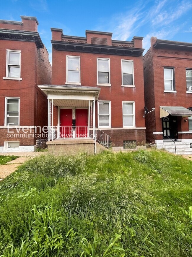 Building Photo - 2 Bed/2 Bath Condo with Modern Amenities / Available Now! Unit b