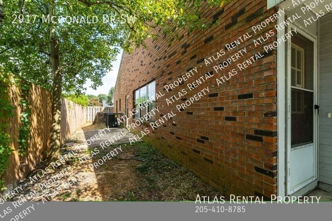 Photo - 2917 McDonald Dr SW