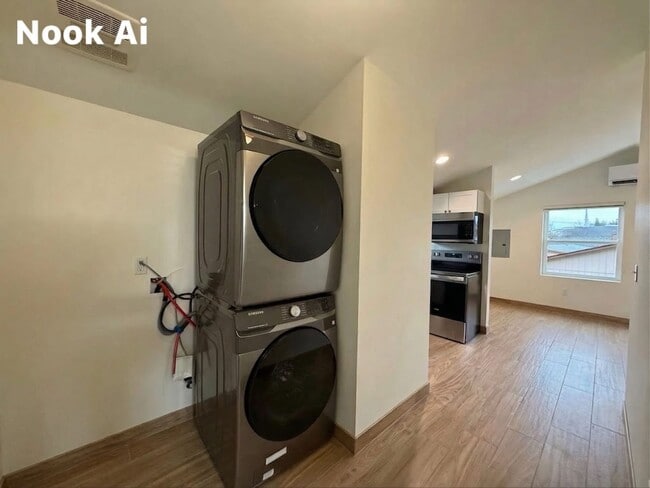 Photo - WG1491* - B Unidad C