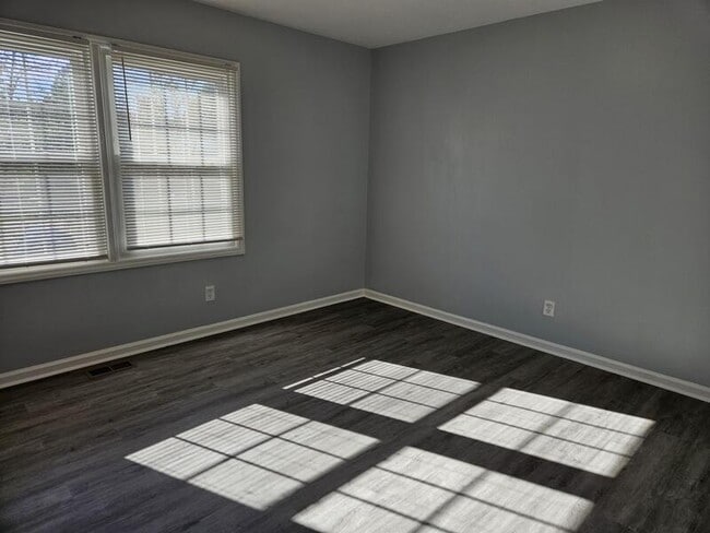 Photo - 410 Desmond Dr