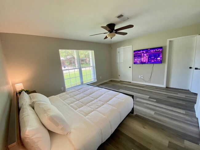 Building Photo - 6023 Claridge Dr Rental