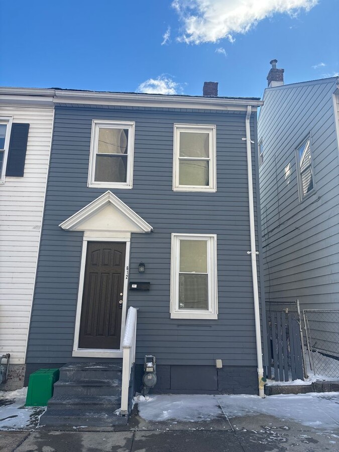 3 Bedroom House, Yard, Parking-York City SD - 3 Bedroom House, Yard, Parking-York City SD