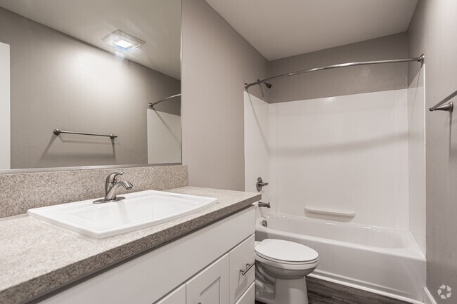 2BR, 1BA - 800SF