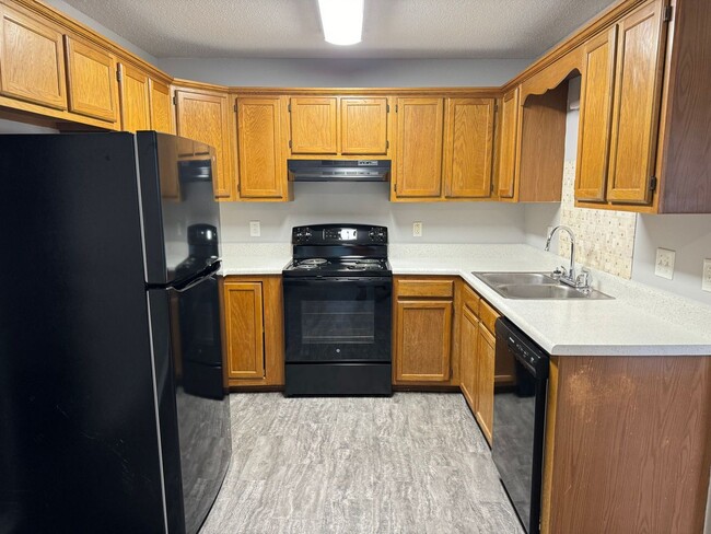 Photo - Minutes from Post, shopping, and local parks. 3 bed/2 bth, 1200 sq.ft, fenced backyard!