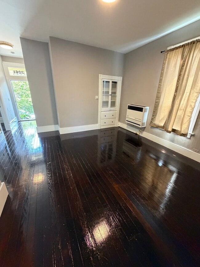 Photo - 3259-3261 Louise St Unit 3261