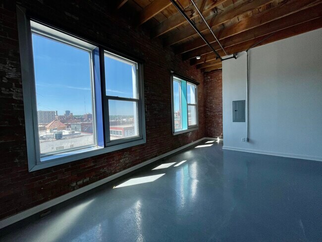 Photo - 1803 Wyandotte St Unidad 307