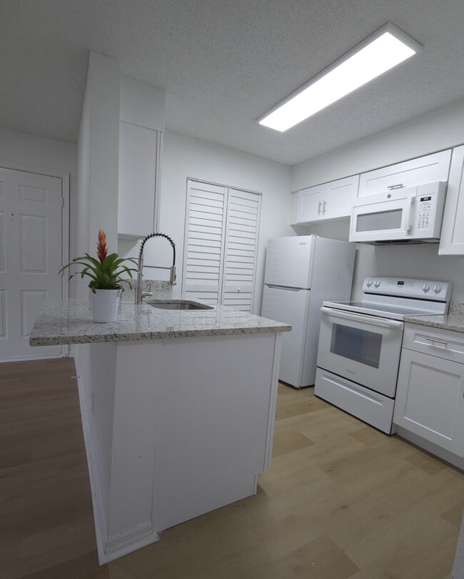 Photo - 1063 S Hiawassee Rd Townhome